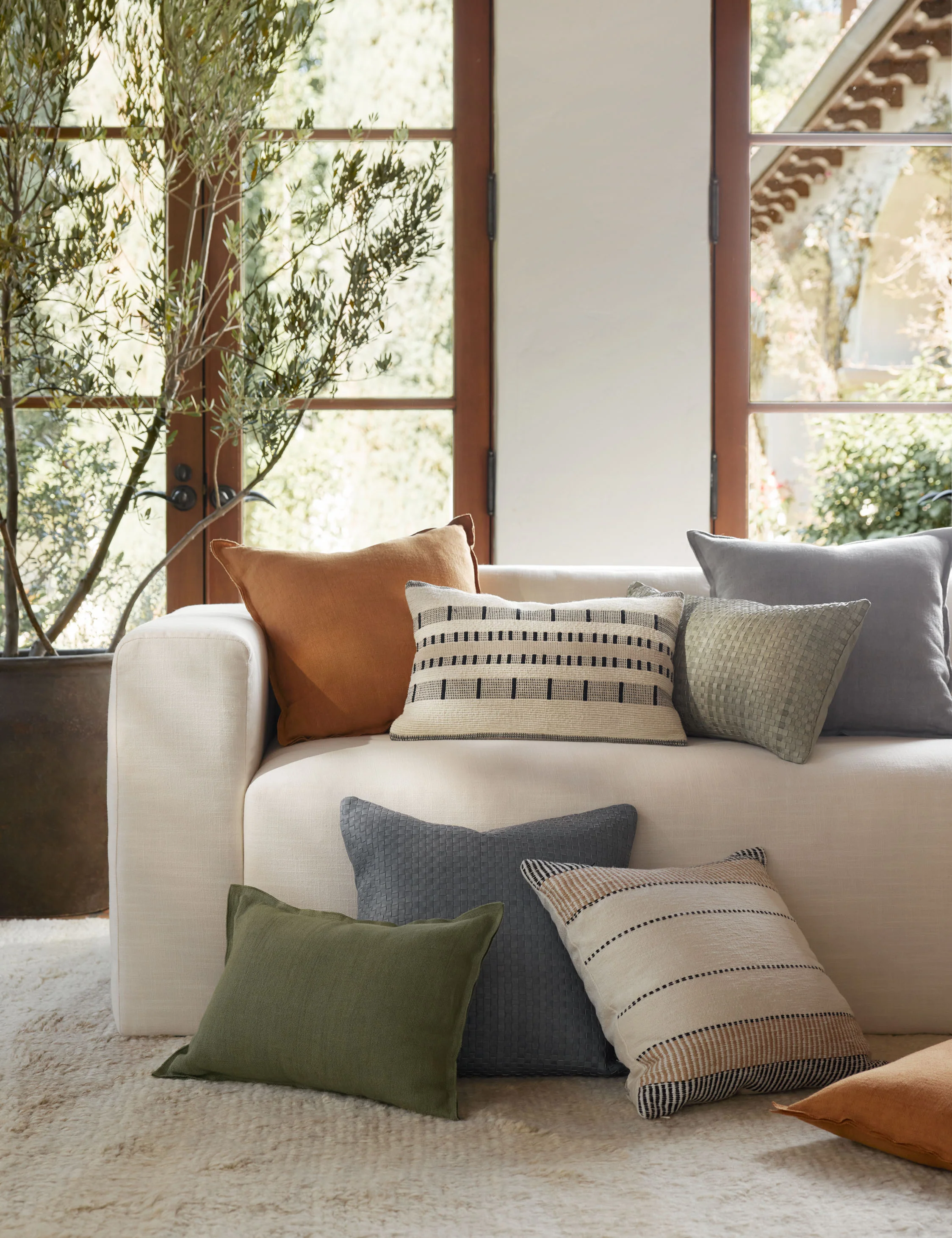 Arlo Linen Pillow - Image 128