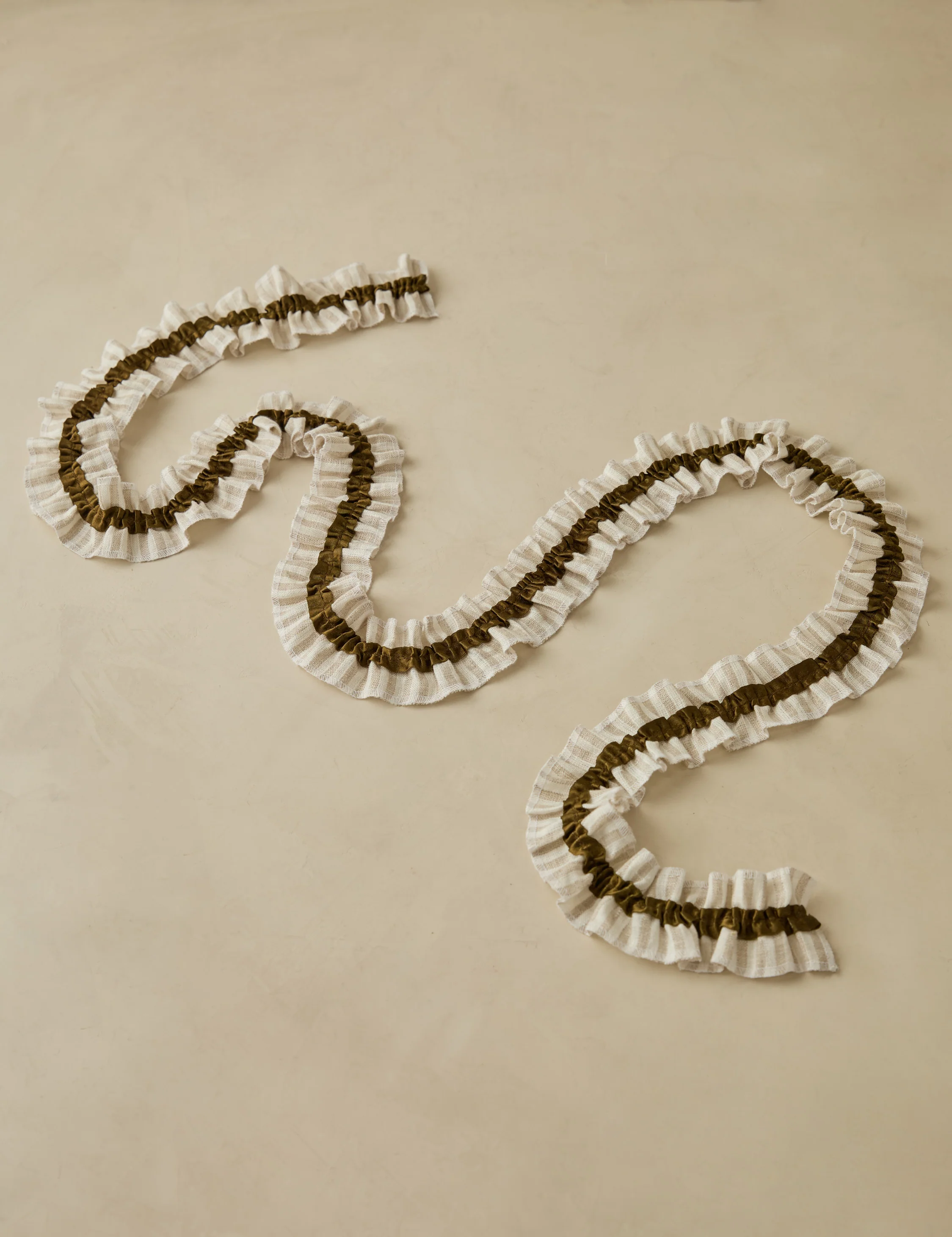 Carlen Linen Satin Garland - Image 2