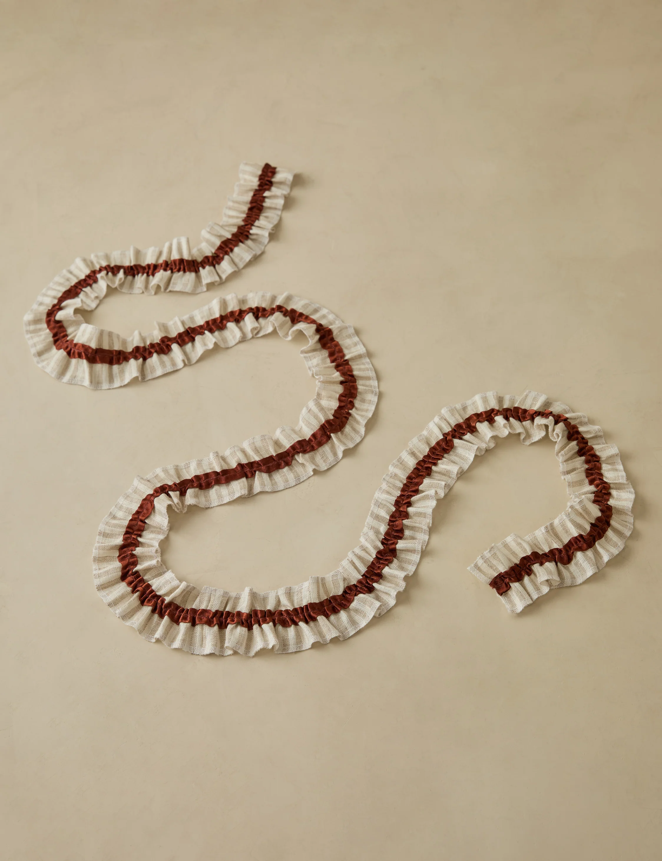 Carlen Linen Satin Garland - Image 5