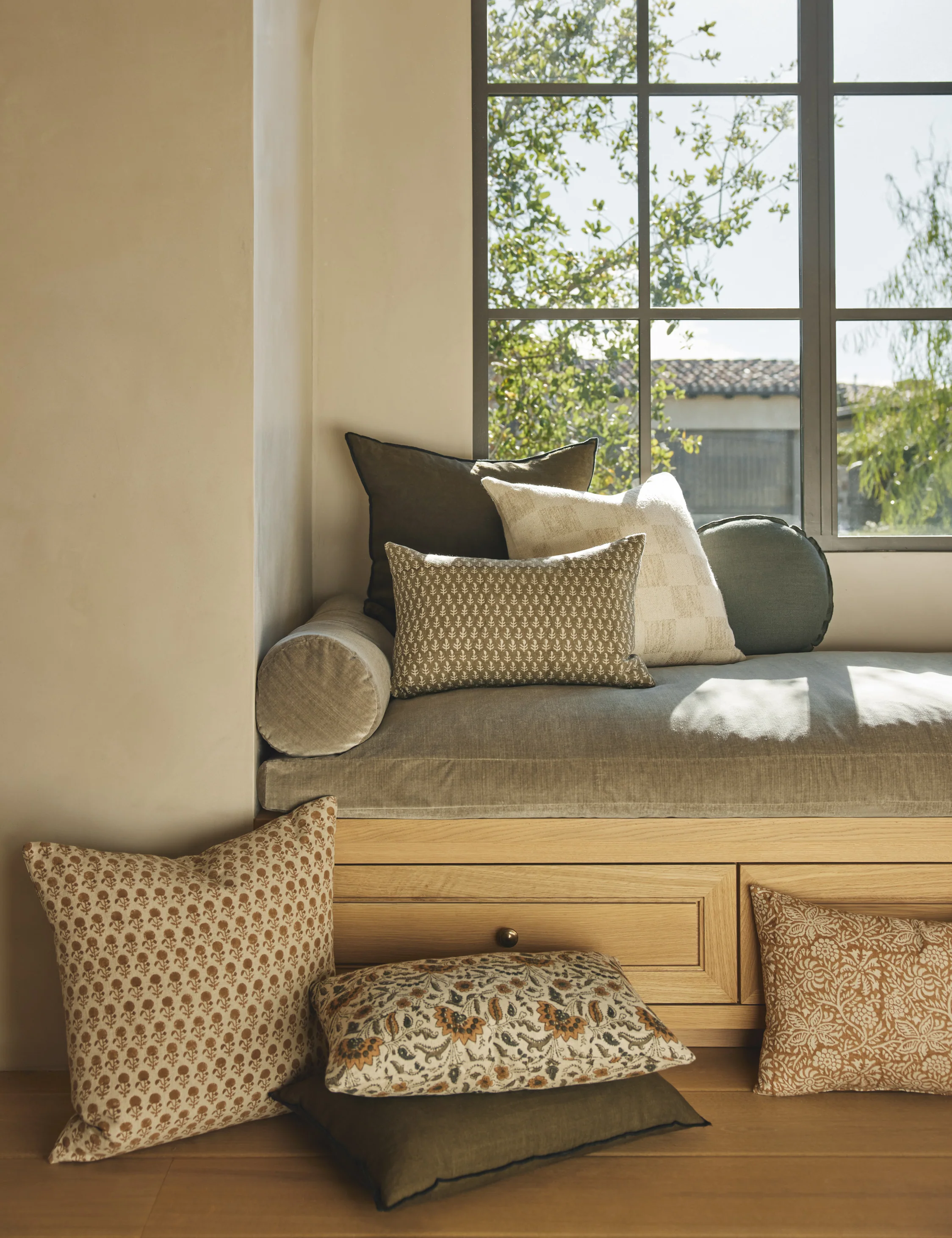 Clea Linen Pillow - Image 12