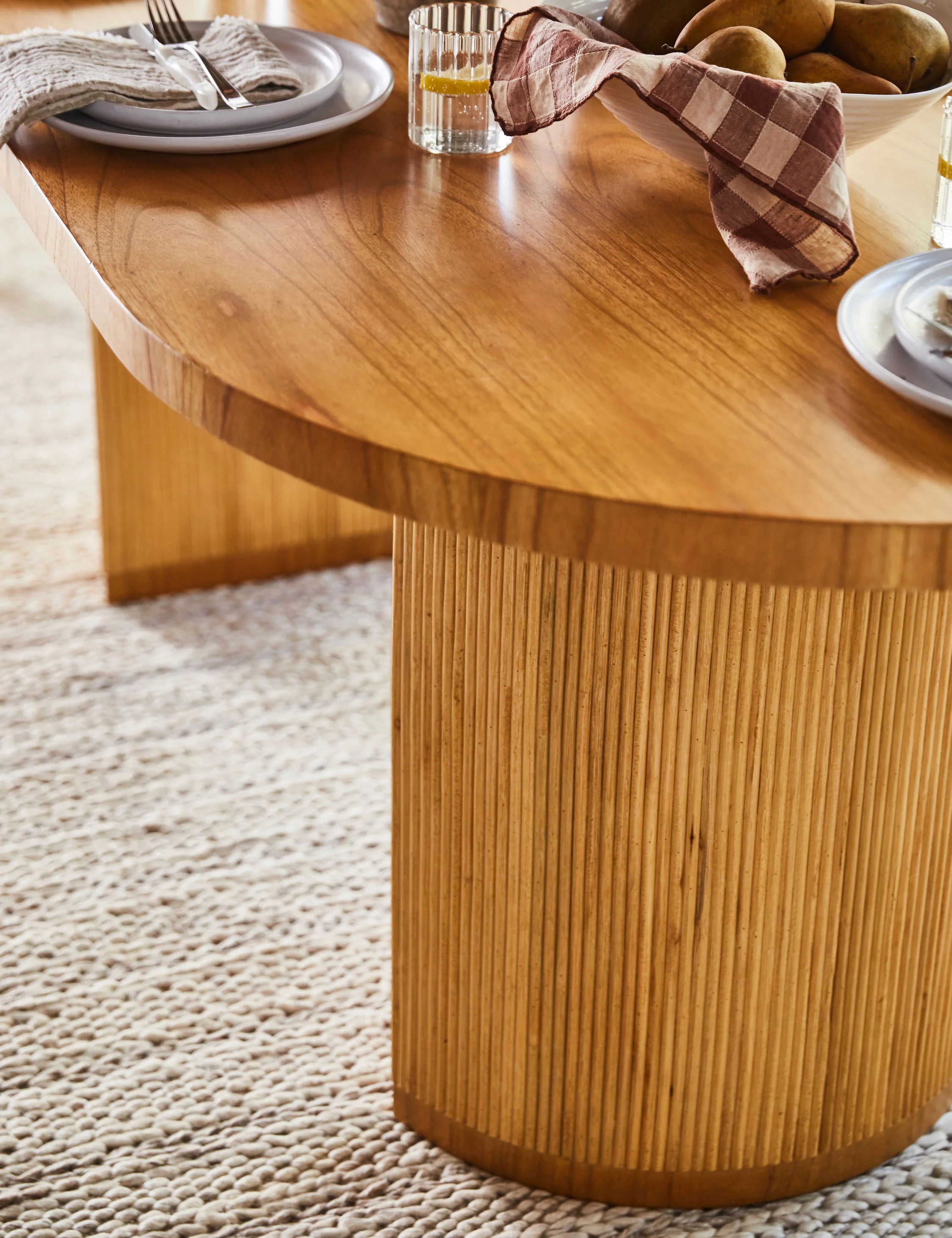 Elvia Oval Dining Table - Image 3