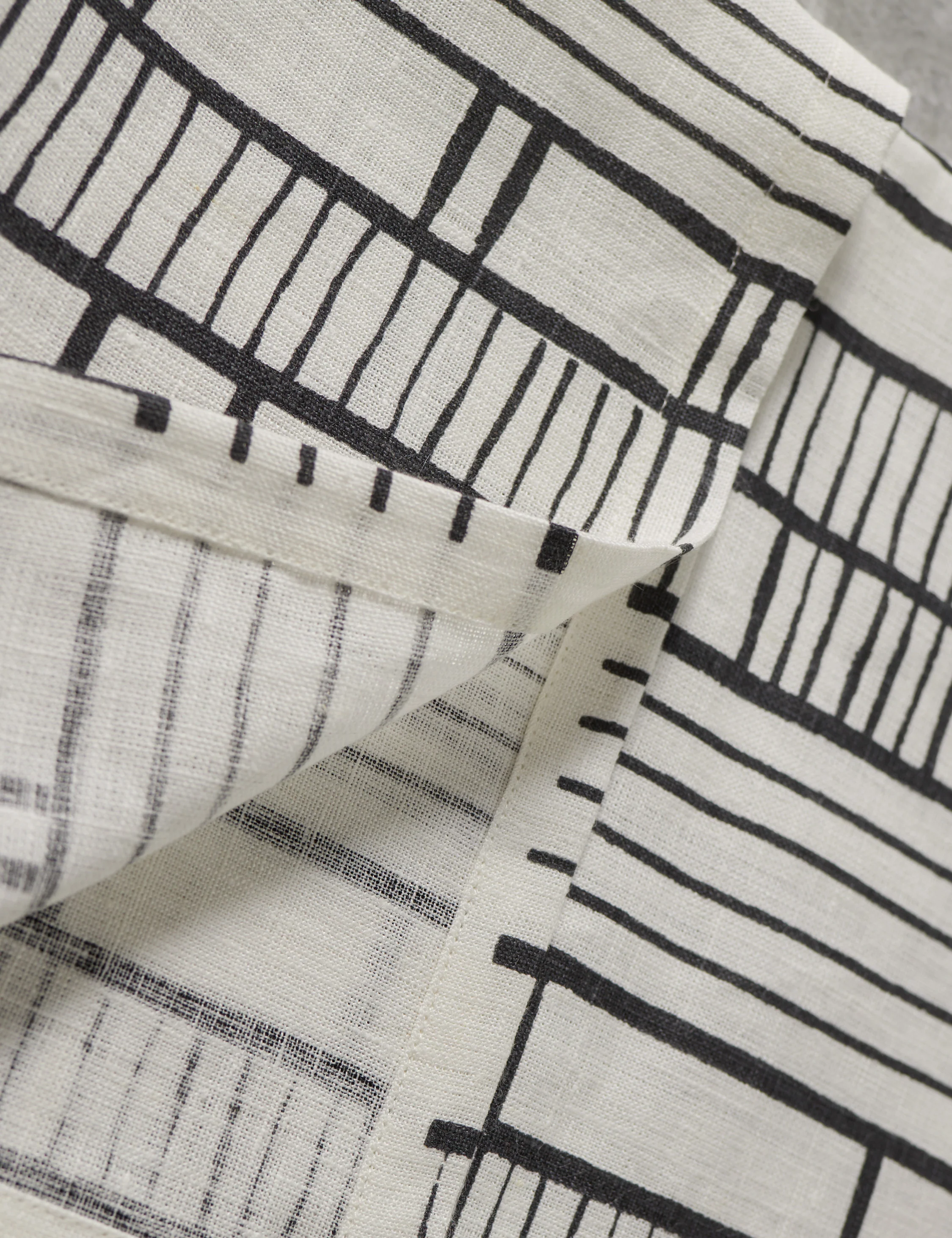 Sector Linen Napkins (set of 4) by Hadiya Williams - Image 4
