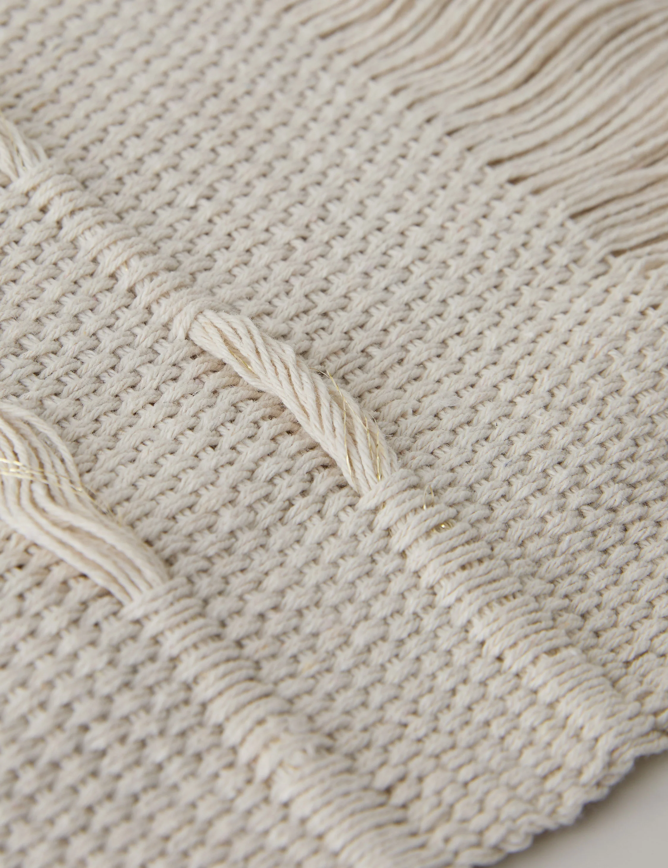 Threads Table Runner by Tallo de Olivo - Image 4